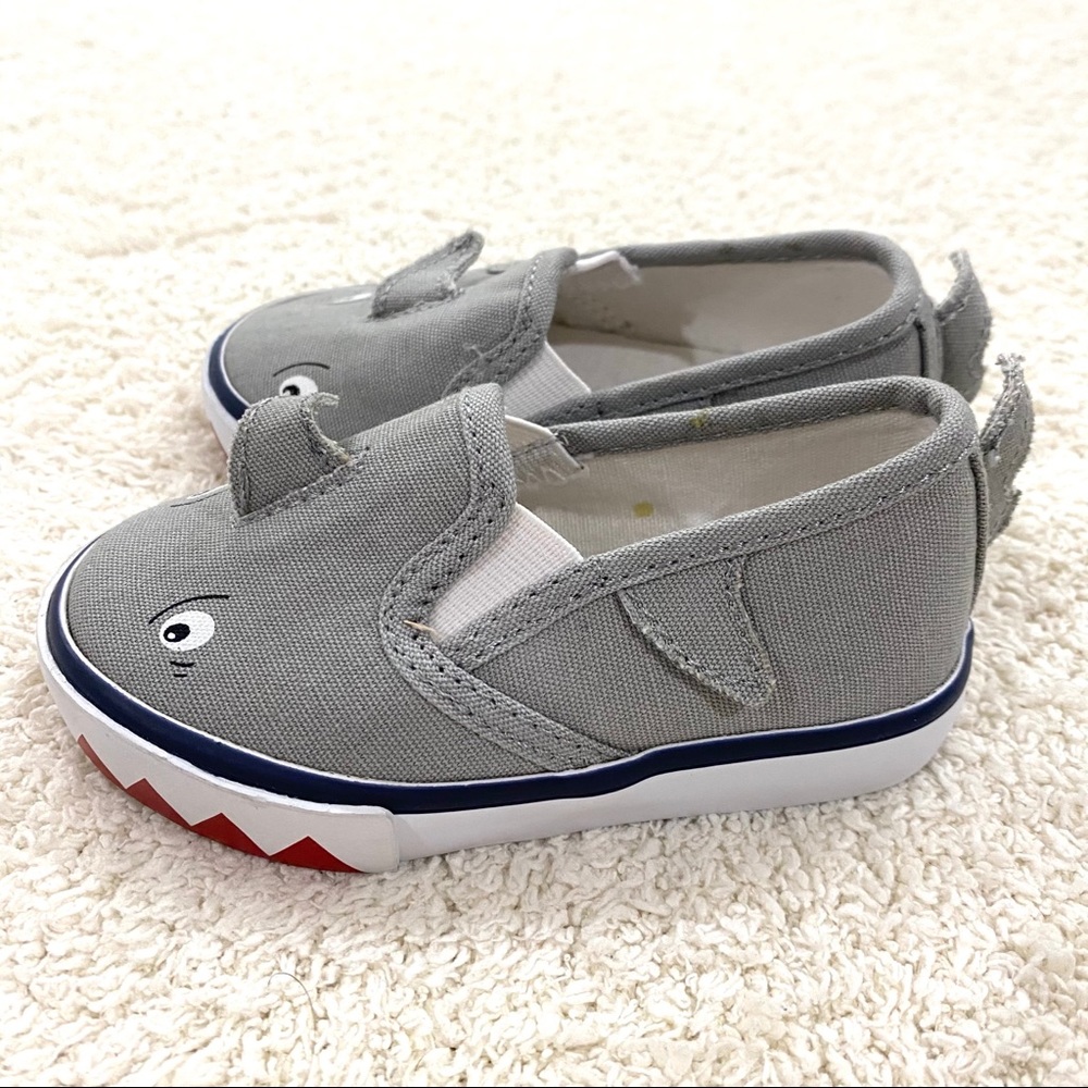 EUC Gymboree Shark Slip On Sneakers sz 5 🦈